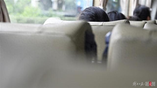 来京跟团游如何防“黑车”？拍照即可实时查验旅游客车合规性