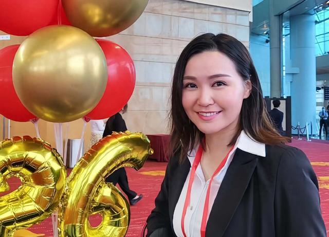 突发！香港知名女星放弃月薪7万港币工作，到大学担任高级经理