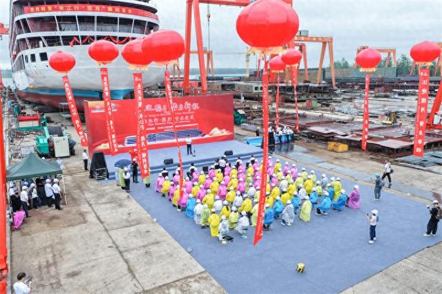 首艘长江省际度假游轮“长江行·揽月”吉水