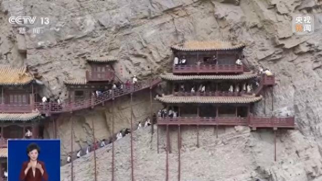 央视曝光悬空寺景区乱象：游客凌晨5点排队买不到票，黄牛却能买到，黑车司机非法揽客