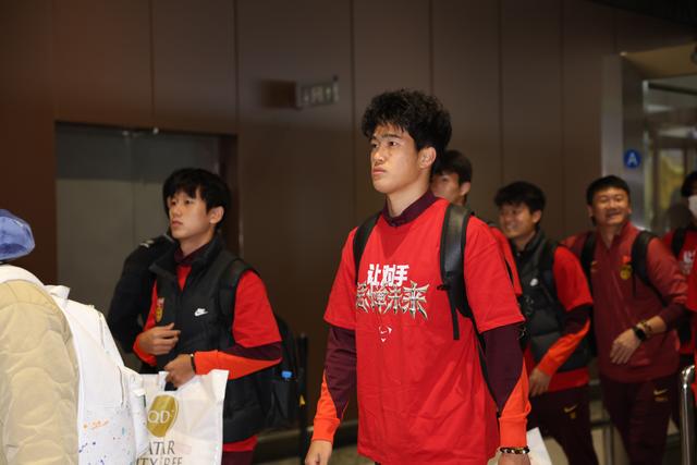 （体育）足球——U23国足抵达北京