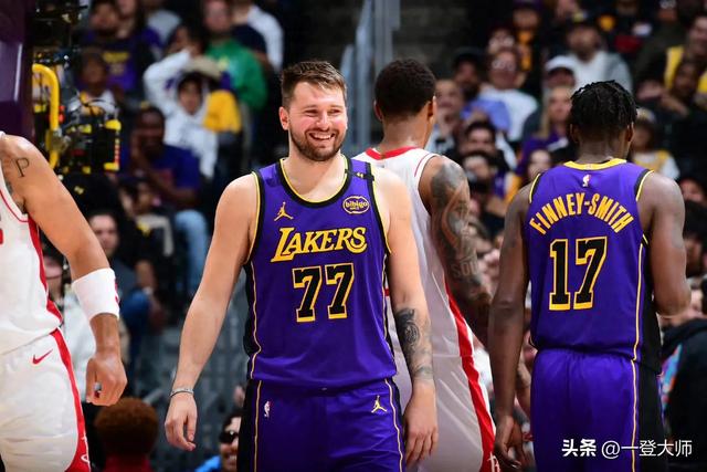 湖人104-98战胜火箭！轰16个三分杀疯，詹姆斯杀死比赛