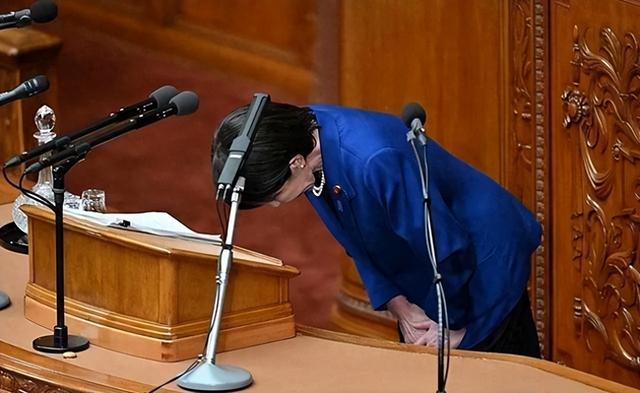 最后关头，高市被催谢罪，美防长警告日本，日方要废除中国出兵权