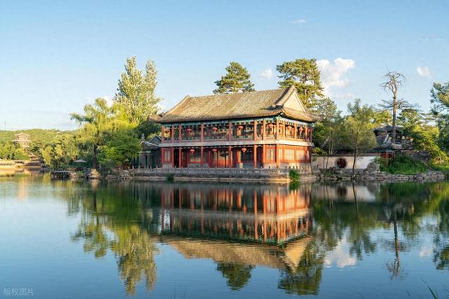 大批老人涌入承德，打着旅游名义，不逛避暑山庄不看外八庙，为啥