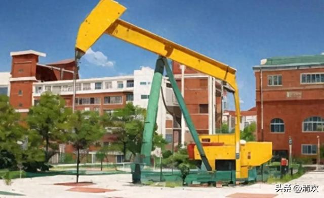 东北石油大学是211吗（东北石油大学跌出前200）