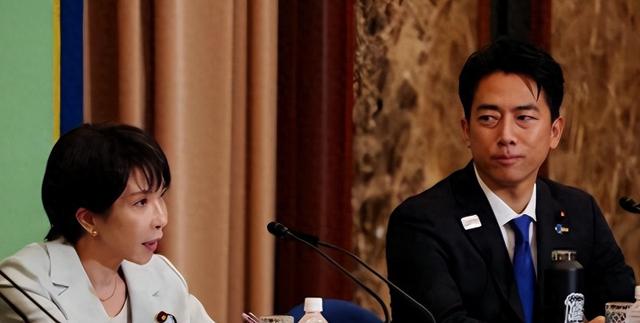 日本右翼疯狂挑事，高市早苗首相位置悬了？关键时刻中方更改对日称呼，发表重磅海报，信号不寻常
