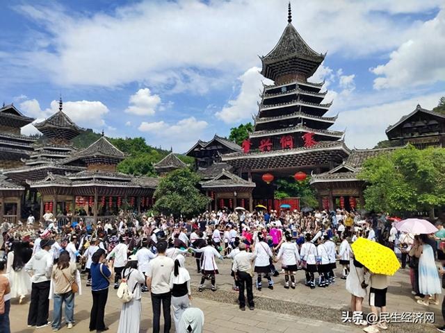 八方游客黎平肇兴侗寨共七夕千年浪漫鹊桥会