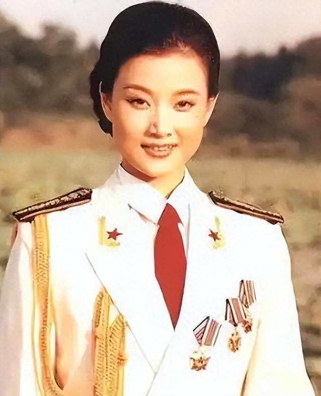 宋祖英和老友在北京观看京剧《穆桂英挂帅》