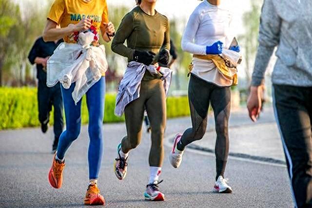上年龄不能慢跑？钟南山院士提醒：60岁以后，牢记慢跑“2不要”