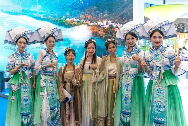 国庆长假“请3休12”   “十一”机票再现“跳水”？