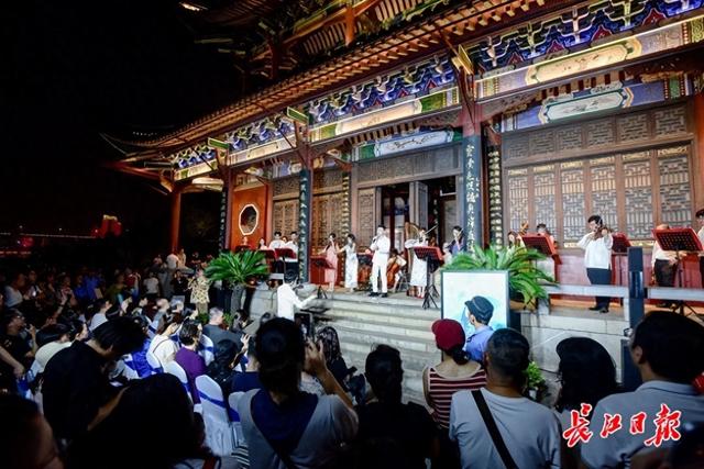 登晴川阁，赏中秋月