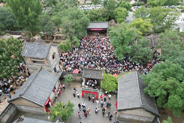 跟着演出去旅行：游客变主角，沂蒙老区“演”活红色文旅