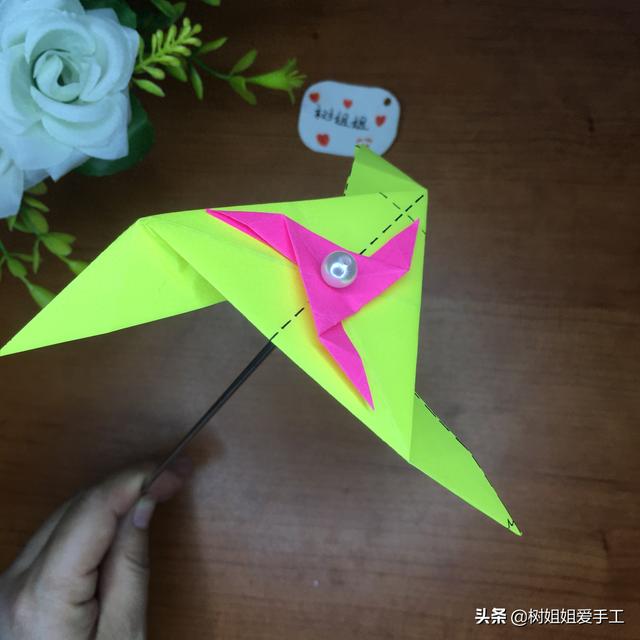 用纸怎么折飞镖（玩具折纸1个正三边形折出来的飞镖与风车）