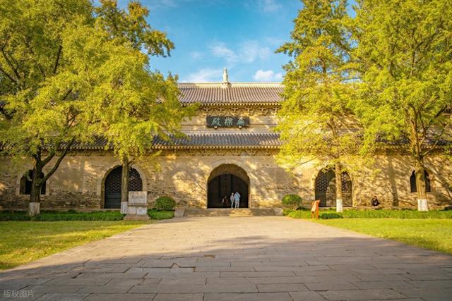 南京灵谷寺秋日童话：彩虹树正绚烂，邂逅限定浪漫，求姻缘超灵！