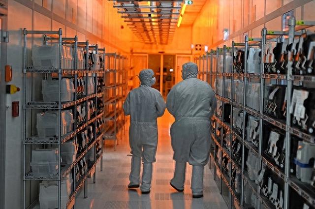 中美 “讲和” 后，荷兰成中国首个收拾对象！稀土新规重创阿斯麦，美国为何不愿帮忙？