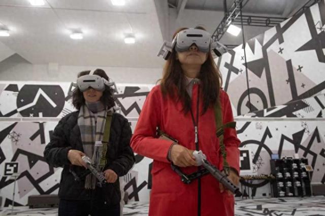 长征行进式VR沉浸体验展在798开幕 《纸此记忆》和《方寸映河山》特展同步推出