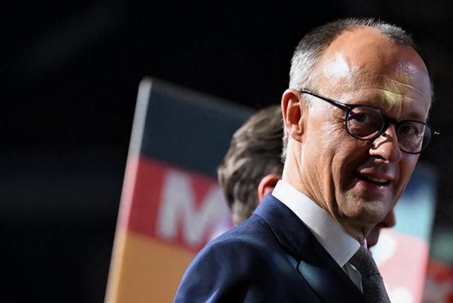 英媒忍不住点破，德国总理发生了180°大转弯，竟宣称要对中国动手