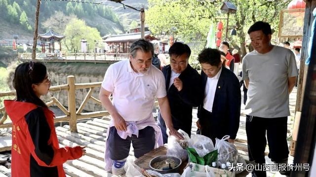《鳄鱼》剧组赵文瑄到访芦芽山旅游度假区