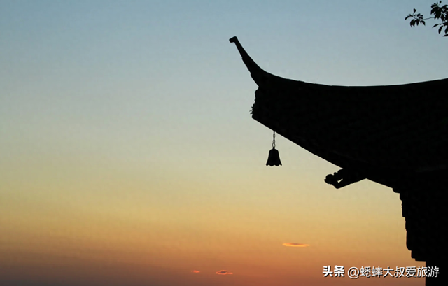 想看一场唯美日落吗？来杭州“山顶古刹”吧，自驾可达，免费惊艳