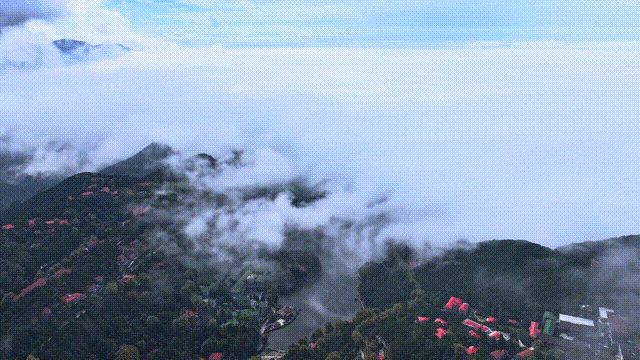 庐山：秋云涨起时 正是醉眠处