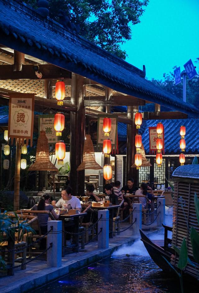 古镇新“味”，文旅新“景”——探寻四川烟火气里的消费密码