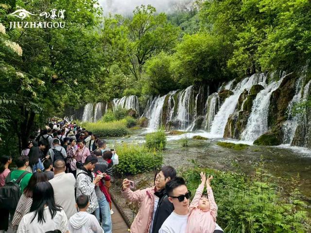 迎战暑期旅游高峰 九寨沟多措并举保障游客舒心畅游
