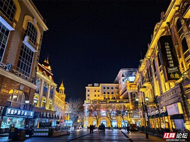 岁暖时刻丨冰城夜未眠：哈尔滨的浪漫从夜晚开始