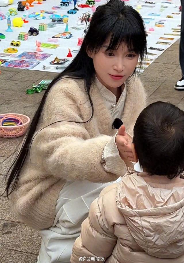 梦幻碰碰车图片（李子柒王冰冰一起玩碰碰车梦幻联动了）