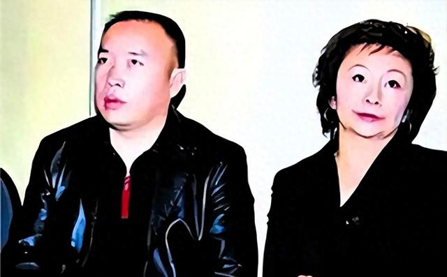 赖昌星前妻曾明娜现状：独居3000平老宅，种花做饭，活成人生赢家