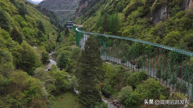 这么近 那么美 漫游官鹅赏山水 |“五一”趣游鹅嫚沟！高空漂流+玻璃桥解锁刺激新体验