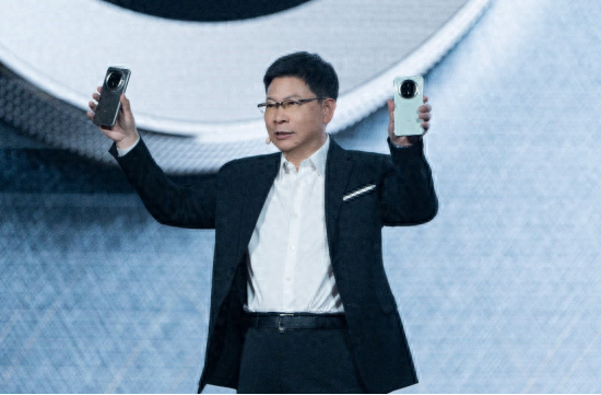 纯血鸿蒙“阵痛”，华为低调开放系统“降级” | BUG