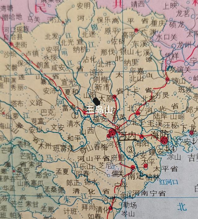 越南河内市西北的三岛山