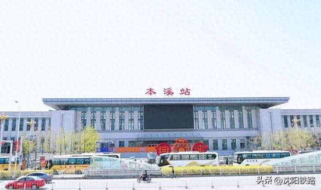 金秋赏枫，乘火车共赴秋日浪漫之约