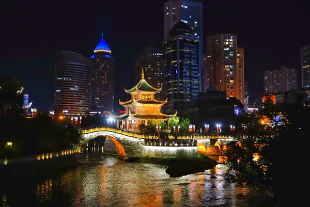 甲秀楼区域跨年攻略！周边6大吃喝玩乐地，承包你的2026开篇