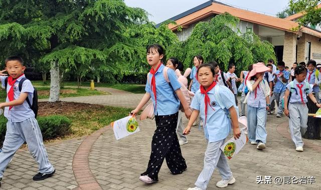 秦岭国家植物园成为全国中小学生研学实践教育基地的网红打卡地