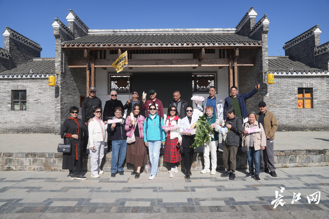 拔萝卜、品美食、打卡艺术民宿…… 武汉车友自发周末游咸宁