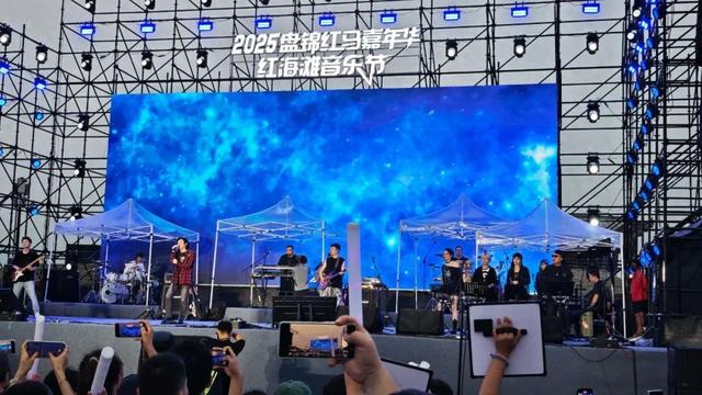 热度爆棚！红海滩音乐节连嗨两天，数万人尽情狂欢