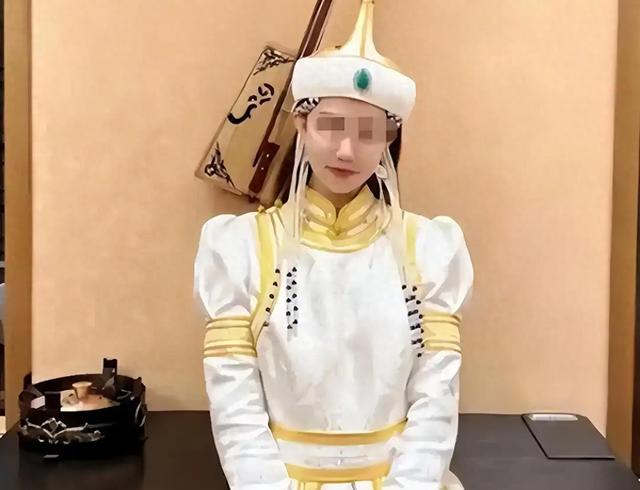 牧民告诉我：在蒙古自驾,远离年轻寡妇,她住在金色的蒙古包，别碰