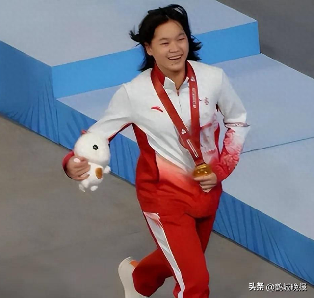 全红婵捐款 4 万后遭恶评围剿，豪宅风波还没停，18 岁她扛太多了！