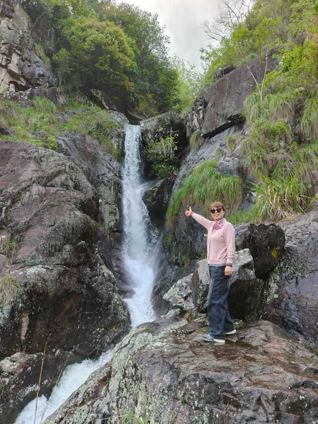 仙居县大木辽村，寻寻觅觅落脚地，起起落落下山走