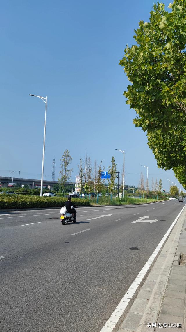 郑州东区20多分钟短时强降雨，导致005乡道有大量积水