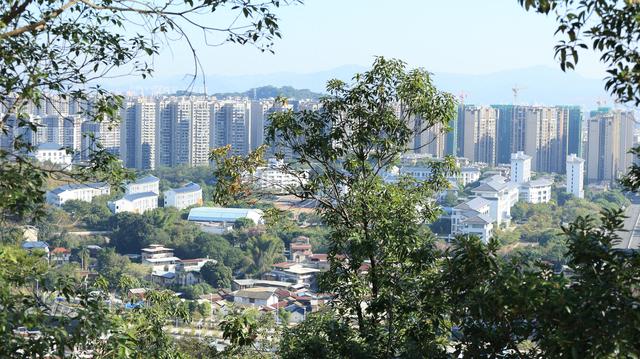 冬日登高燕尾寨，高铁西站现眼前，梅州人休闲有了新去处