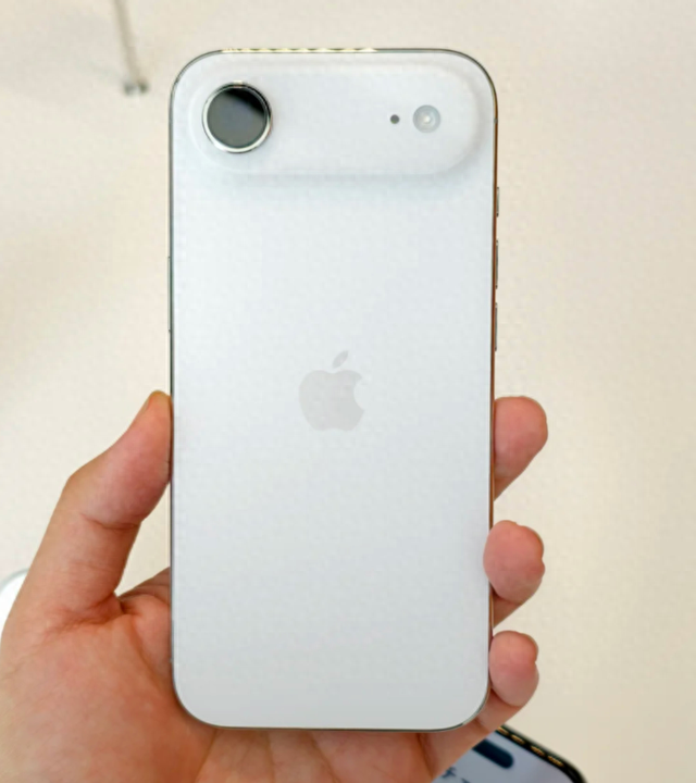 三星、苹果赌输了，iPhone Air销量惨淡砍单，轻薄方向错了
