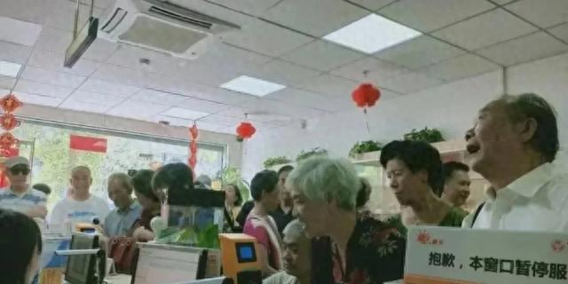 怎样在手机上给老人社保年审（老年公交卡线上年审教程分 2 步）