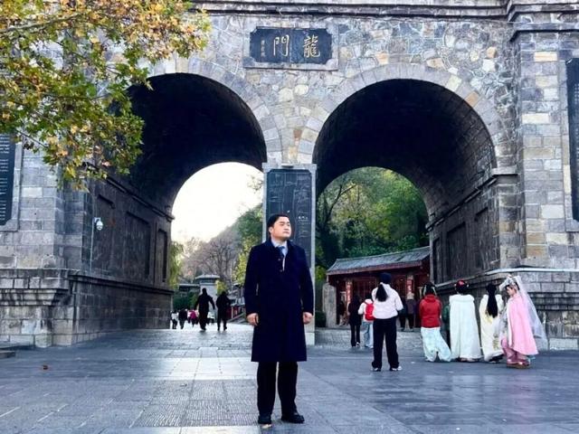 藏不住了！龙门石窟讲解员、工地诗人、亲子搭档…河南诗词达人霸屏，文脉底气惊艳全网！报名通道火热开启中→