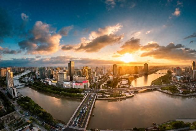 宁波适合定居吗？房价高、压力大，但为什么还有那多人选择留下？