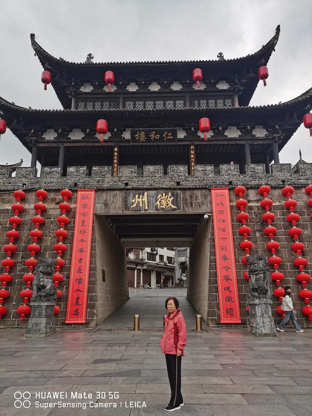 我体会到按顺序游“徽州古城”才有助于了解其丰富内涵