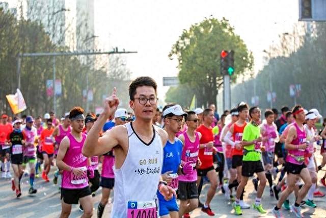 半马“破2”：甩开三分之二跑者，普通人也能实现的跑步飞跃！