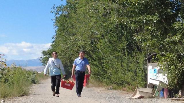 田间市集+趣味挑战！这场兵地联谊采摘活动“鲜”气十足