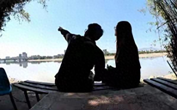 两性关系：搞定50岁女人的最好方式，就是喂饱这两个饥饿